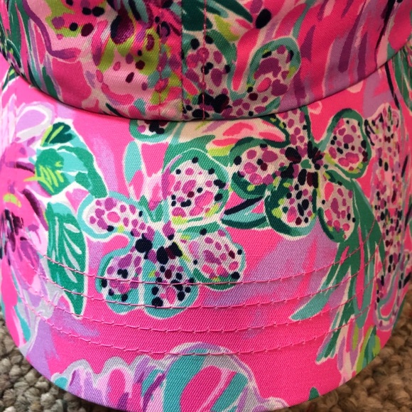 🆕 Lilly Pulitzer Run Around Hat Paws for a Cause - Picture 3 of 14